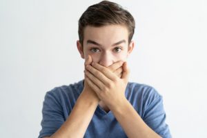 رائحة الفم الكريهة …. الأسباب والوقاية والعلاج