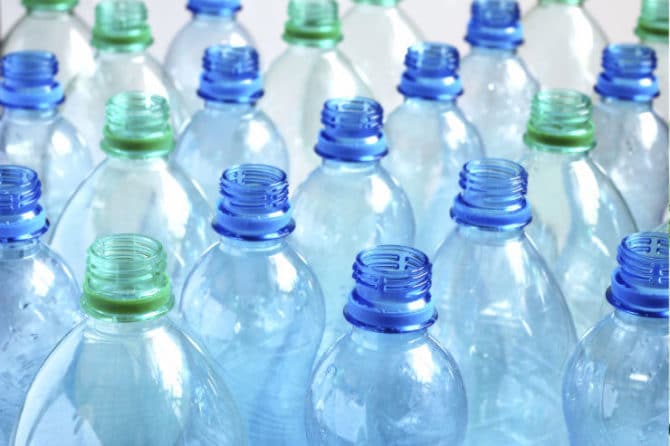 ينصح بالزجاجية … القوارير البلاستيكية قد تشكل خطراً على صحة الإنسان